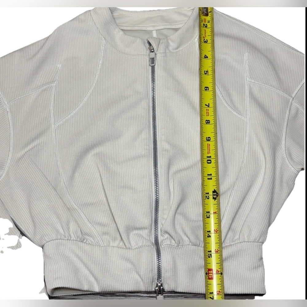 Lululemon Ribbed Softstreme Cropped Jacket Bone Size 2 - Picture 4 of 7